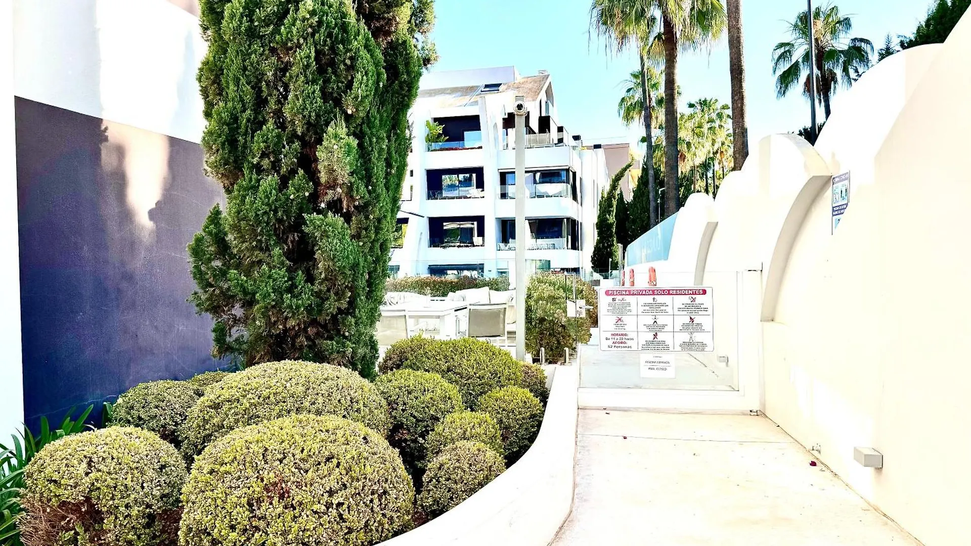 Modern Holiday Apartments Марбелья